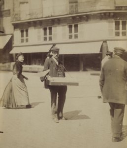 [Sprzedawca uliczny] autorstwa Eugène Atget
