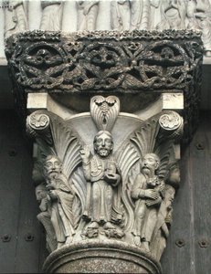 Głowica kolumny z Chrystusem Błogosławiącym z Portalu Zachodniego fasady, 1840-61 autorstwa Eugene Emmanuel Viollet le Duc