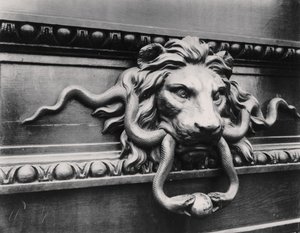 Kołatka Lew, Paryż autorstwa Eugène Atget