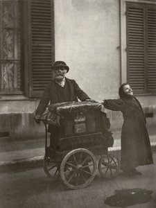 Muzycy uliczni autorstwa Eugène Atget