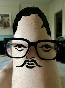 Thigh Guy, ok. 2020-24 (grafika cyfrowa) autorstwa Evan Sklar