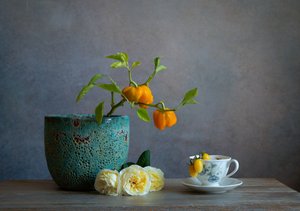 Świeże papryki i róże autorstwa Fangping Zhou