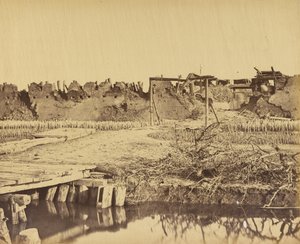 Zewnętrzna część Fortu Północnego ukazująca wejście angielskie 21 sierpnia 1860 r autorstwa Felice Beato