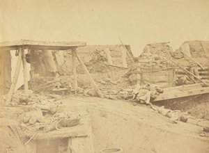 Wnętrze wejścia brytyjskiego, North Fort 21 sierpnia 1860 r autorstwa Felice Beato