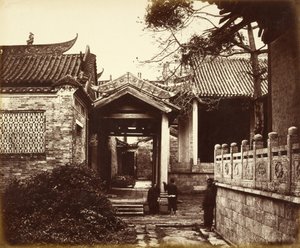 [Świątynia Nume Hui Kung, Kanton, Chiny]. autorstwa Felice Beato