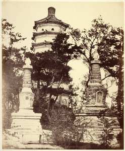 [Pagoda na wzgórzu, Letni Pałac, Yuen-Ming-Yuen, Pekin]. autorstwa Felice Beato