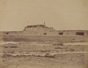 Tył fortu północnego po jego zdobyciu, ukazujący odwrót armii chińskiej, 21 sierpnia 1860 r autorstwa Felice Beato