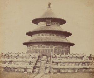 Święta Świątynia Nieba, w której cesarz składa raz w roku ofiary, w chińskim mieście Pekin, październik 1860 r autorstwa Felice Beato