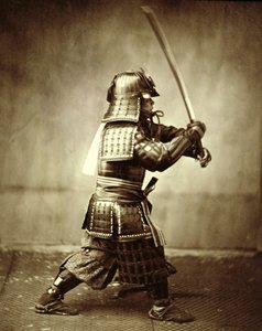 Samuraj z podniesionym mieczem, c1860 autorstwa Felice Beato
