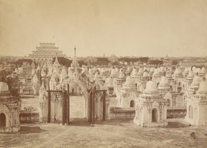 Pagoda 450 z Pagody Centralnej - Mandalay autorstwa Felice Beato