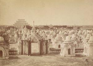 Pagoda 450 z Pagody Centralnej - Mandalay autorstwa Felice Beato