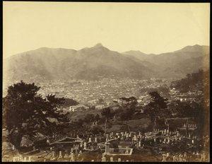 Widok na Nagasaki ze wzgórza Battery Hill autorstwa Felice Beato