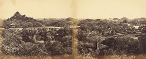 Widok cesarskiego pałacu zimowego, Pekin, przedstawiający sztuczne wzgórze, 29 października 1860, 1860. autorstwa Felice Beato