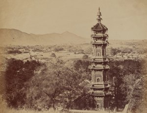 Widok Pałacu Letniego Yuen Min Yuen, Pekin, ukazujący pagodę przed spaleniem, październik 1860 r. autorstwa Felice Beato