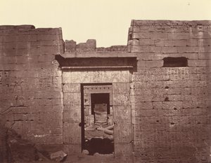 Druga brama Wielkiej Świątyni w Medinet Habu, Teby autorstwa Félix Bonfils