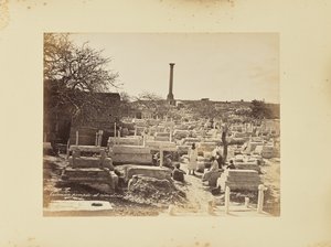 Kolumna Pompejusza i cmentarz autorstwa Félix Bonfils