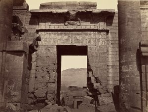 Detale bramy wejściowej do świątyni, Medinet Habu autorstwa Félix Bonfils