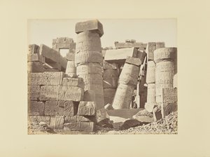 Karnak. Ruiny sali hypostylowej, widok wnętrza, Egipt autorstwa Félix Bonfils