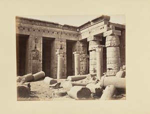 Medinet Habu, drugi dziedziniec, galeria Totmesa I (Egipt) autorstwa Félix Bonfils