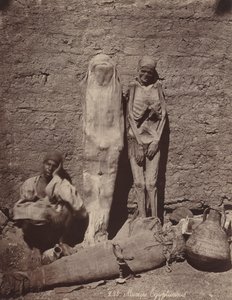 Momies Egyptiennes (Egipskie mumie), ok. 1870 (zdjęcie) autorstwa Félix Bonfils