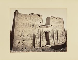 Pylon świątyni w Edfu (Egipt) autorstwa Félix Bonfils