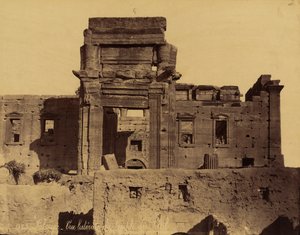 Pozostałości Świątyni Słońca w Palmirze w Syrii autorstwa Félix Bonfils