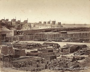 Plac materiałów budowlanych, wiatraki w tle, w Aleksandrii w Egipcie autorstwa Félix Bonfils