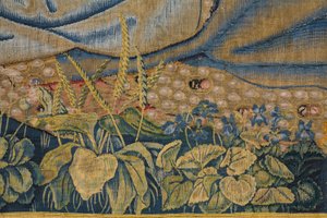 Flamandzki gobelin. Dziewica z Dzieciątkiem i aniołami (Dziewica z Dzieciątkiem i Aniołem, Maryja spotkała Kind in engelen). Około autorstwa Flemish School