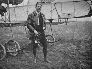Pan Gordon Bell, który latał na więcej różnych typach samolotów niż jakikolwiek inny pilot jego czasów, 1913 1934 autorstwa Flight Photo