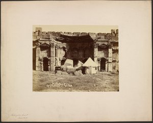 Dwór prostokątny, Baalbek autorstwa Félix Bonfils