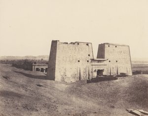 Edfu Apollonopolis Magna, Widok ogólny świątyni, 1851-52, wydrukowany w latach 1853-54. autorstwa Félix Teynard