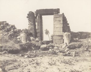 Teby Karnackie, Pierwszy Pylon - Ruiny Bramy i Kolosy, ..., 1851-52, druk 1853-54. autorstwa Félix Teynard