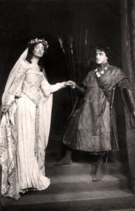 Dorothea Baird 1875-1933 i Harcourt Williams 1880-1957 w Paola i Francesca, 1907. autorstwa Foulsham and Banfield