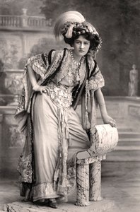 Elizabeth Firth, aktorka, 1908.