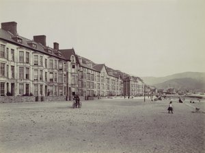 Barmouth. Taras morski i esplanada, lata 70. XIX wieku. autorstwa Francis Bedford