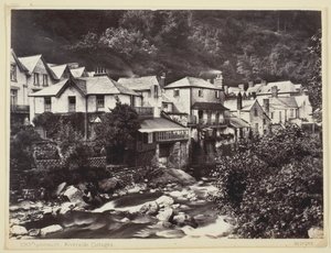 Lynmouth, domki nad rzeką, 186094. autorstwa Francis Bedford