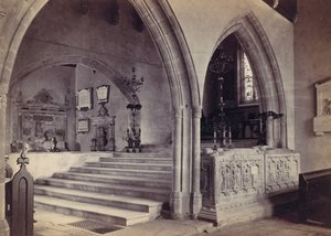 Pomniki i schody prezbiterium, kościół Tenby, lata 70. XIX wieku. autorstwa Francis Bedford