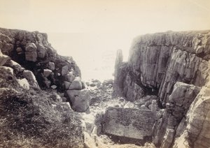 [Rocky Inlet with Seascape], lata 70. XIX wieku. autorstwa Francis Bedford
