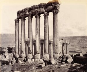 Ruiny Świątyni Słońca i Świątyni Jowisza, Baalbek autorstwa Francis Bedford