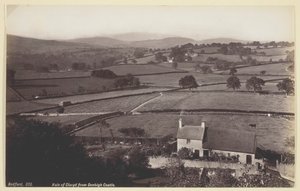 Vale of Clwyd z zamku Denbigh, 186094. autorstwa Francis Bedford