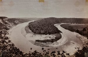 Meandrujący na rzece, w Wielkiej Brytanii, prawdopodobnie w Walii, którego bieg utworzył serpentynowy zakręt autorstwa Francis Frith