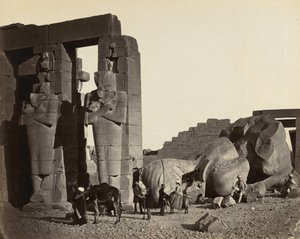 Upadły posąg w Ramesseum, Teby autorstwa Francis Frith