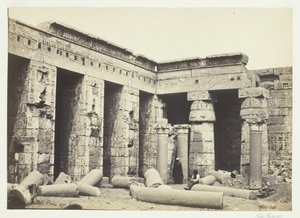 Sąd Wewnętrzny Medinet Habbo, Teby, 1857. autorstwa Francis Frith