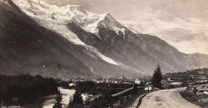 Panoramiczny widok na Chamonix-Mont Blanc we Francji autorstwa Francis Frith