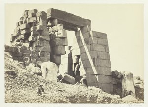 Pylon granitowy, Teby, 1857. autorstwa Francis Frith
