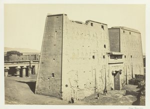 Wielki Pylon w Edfou, Górny Egipt, 1857. autorstwa Francis Frith