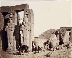 Rameseum El-Kurneh, Teby, 1857. autorstwa Francis Frith