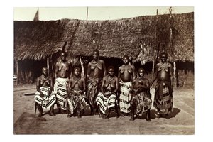 Żony króla Jerzego, Opobo, niedaleko Calabar, Nigeria, ok. 1870 (druk albumowy) autorstwa Francis W. Joaque