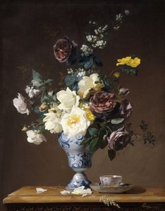Róże i inne kwiaty w niebiesko-białym wazonie i filiżance na półce, 1876