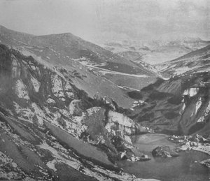 Stromy wąwóz przecięty rzeką Alph przez lodowiec Koettlitz, c1911, 1913